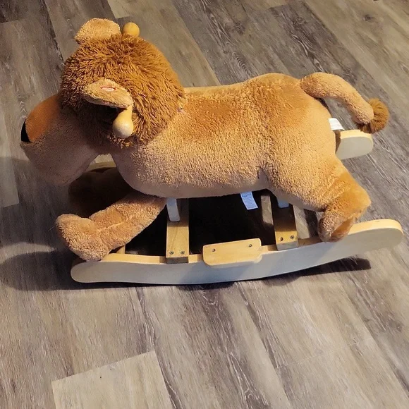 ADORABLE! Plush Lion Wood Rocking Horse With Sounds🦁🐎 - Picture 4 of 6